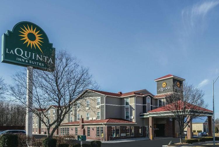 La Quinta Inn & Suites Kansas City Airport