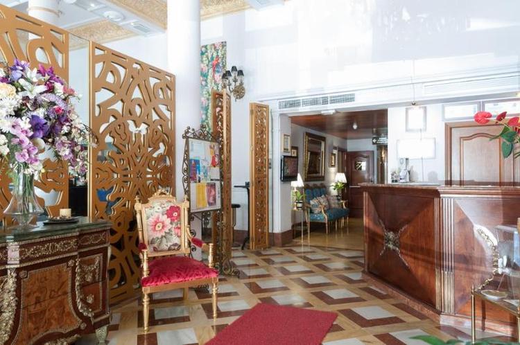 Adriano Hotel