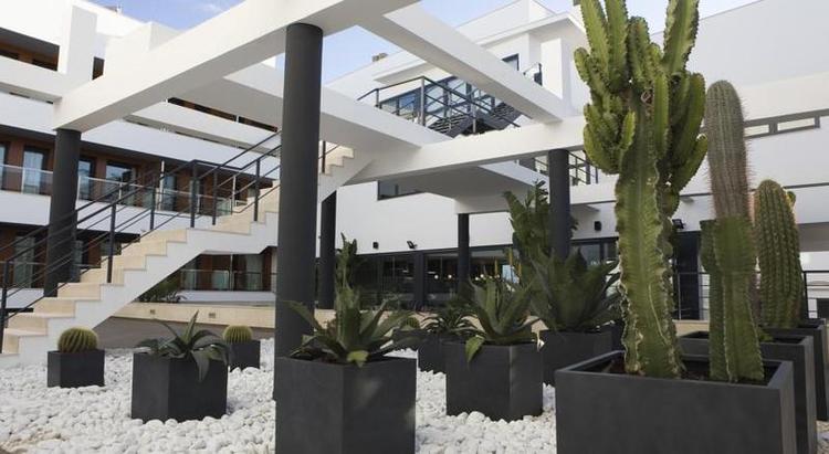 Conilsol Hotel y Aptos