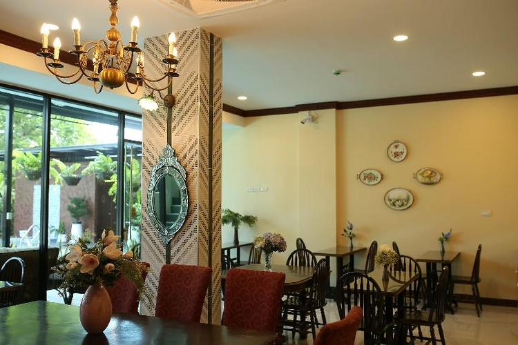 Baan Chao Khun Hotel By Zuzu
