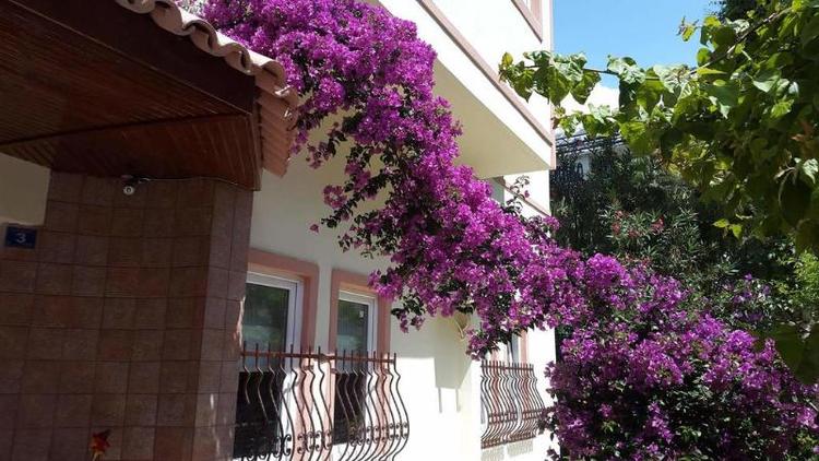 The S Aparts & Suites Hotel