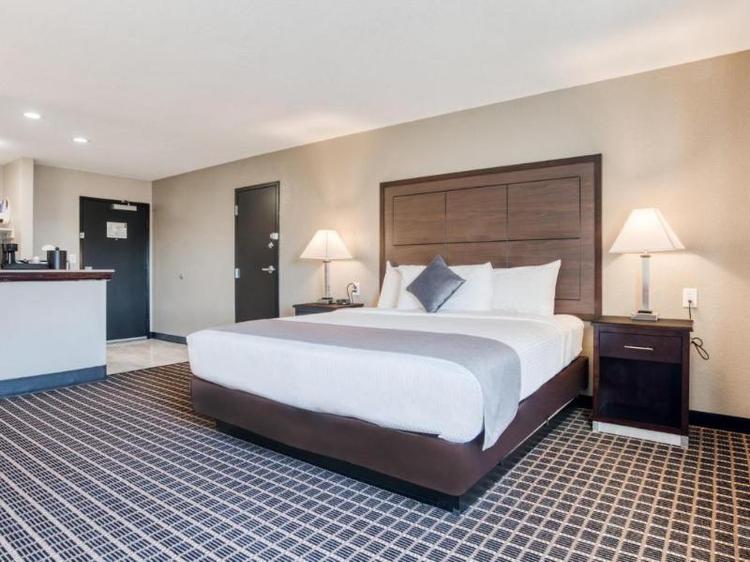 Alexis Hotel & Banquets Dall Park Central