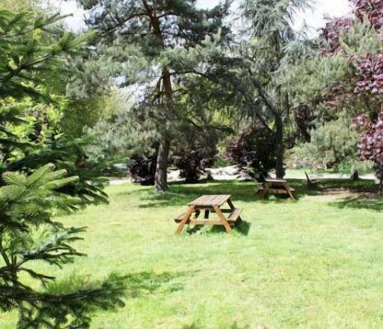 Logis Hotel Lodge La Valette