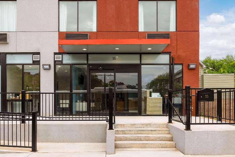Days Inn By Wyndham Staten Island