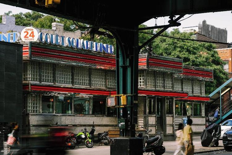 Sonder Court Square