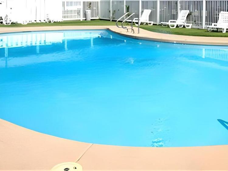 Ez 8 Motel Airporter
