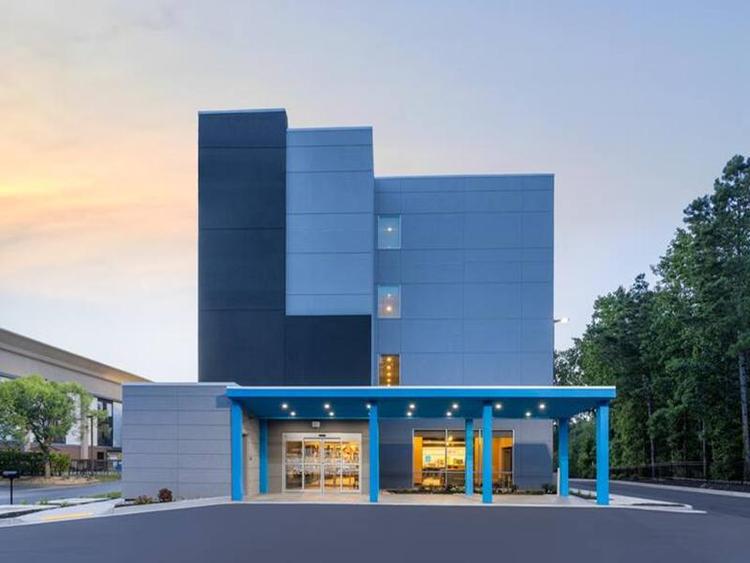 Tru by Hilton Commerce