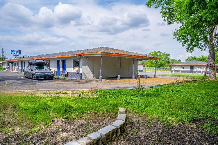 Alamo Oasis Inn and Suites By OYO San Antonio