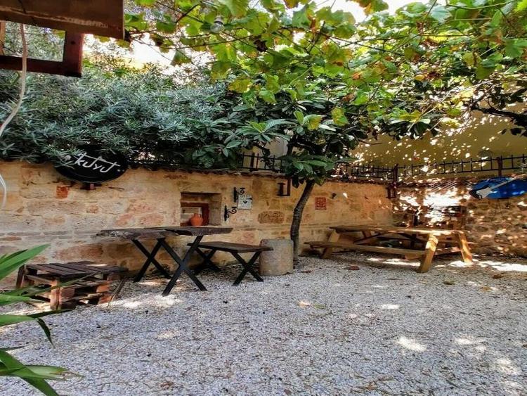 Kuyu Beergarden & Hostel