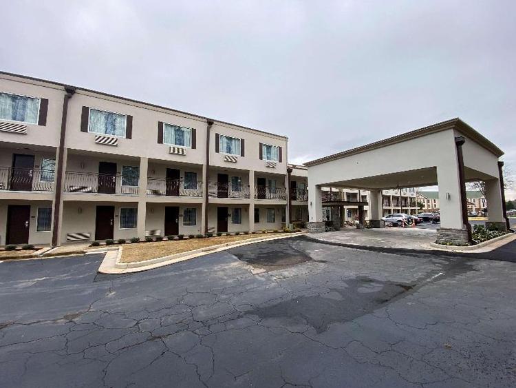 Baymont by Wyndham College Park Atlanta Airport S