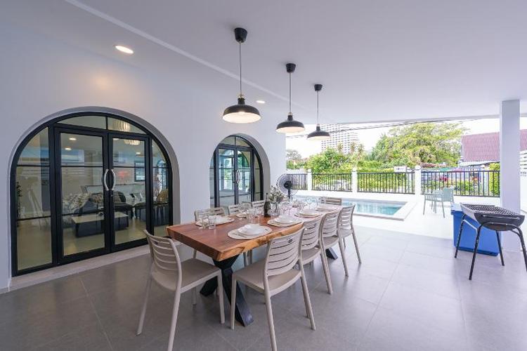 The 38 Pool Villas Pattaya By Zuzu