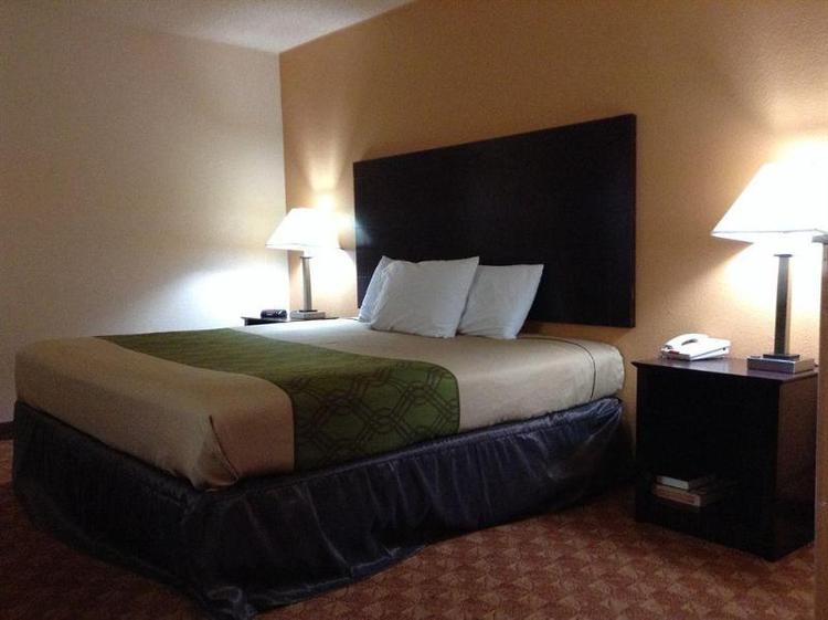 Econo Lodge Inn & Suites Coliseum