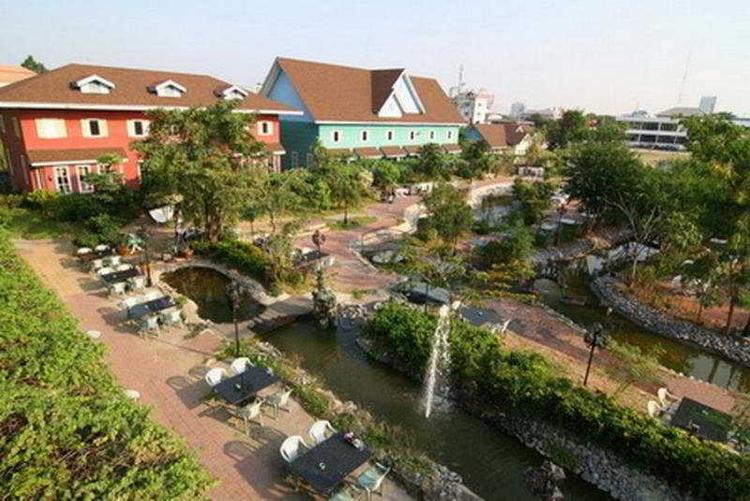Hotel 13 Coins Airport Grand Resort