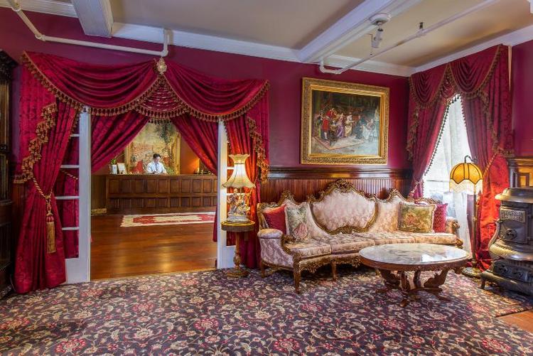 Queen Anne Hotel