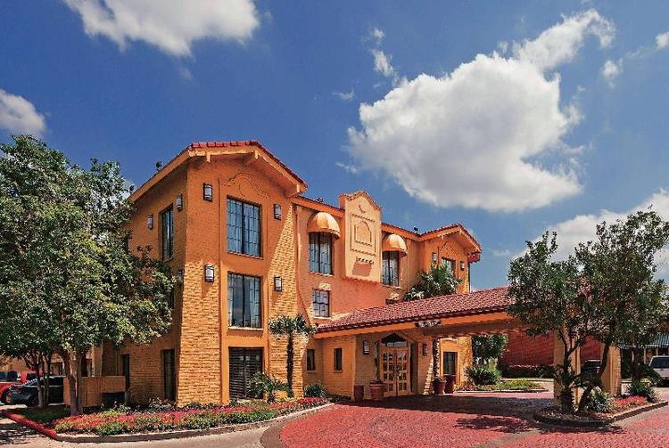 Super 8 San Antonio Near SeaWorld Ingram Park