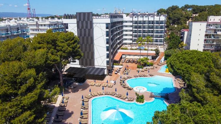 Golden Avenida Family Suites