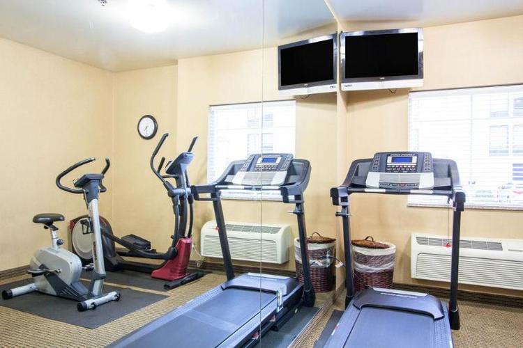 Comfort Inn & Suites Airport Convention Center