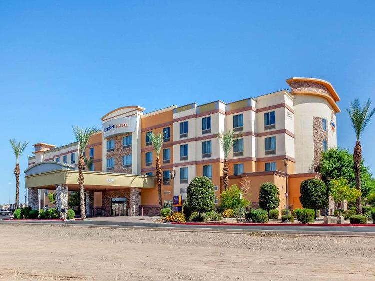 Comfort Suites Glendale - State Farm Stadium Area