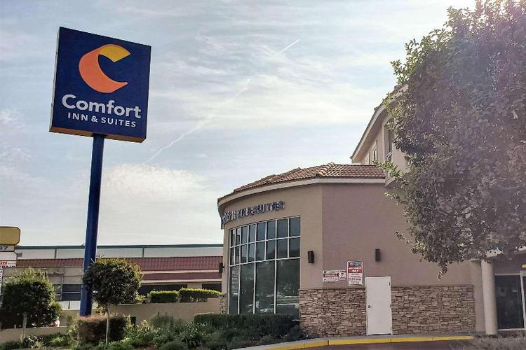 Comfort Inn & Suites Near Universal - Burbank