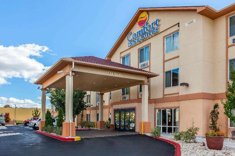Comfort Inn & Suites Airport Convention Center
