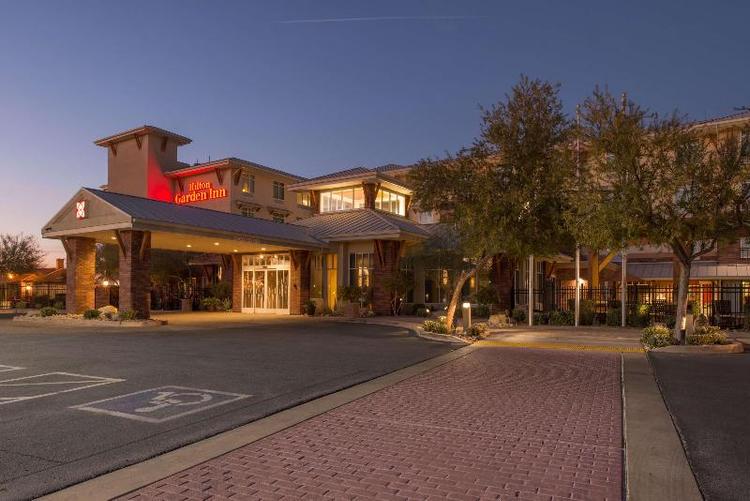Hilton Garden Inn Pivot Point Center