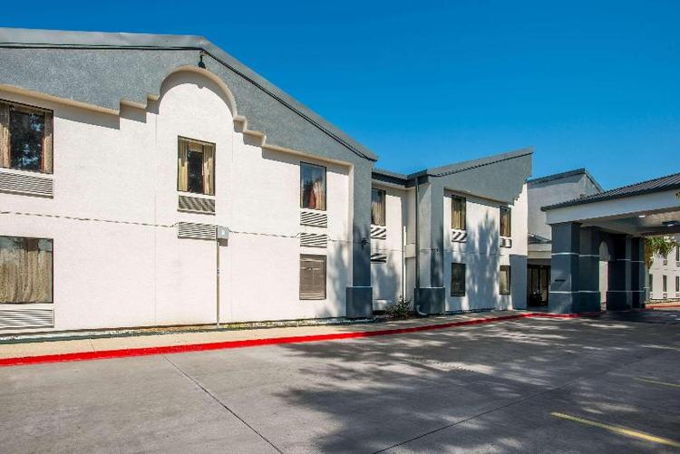 Quality Inn & Suites Lafayette LA