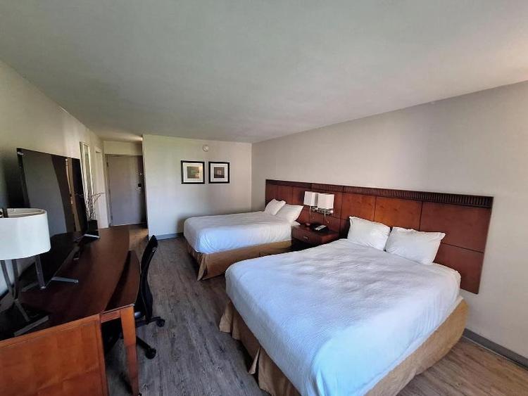 Econo Lodge & Suites