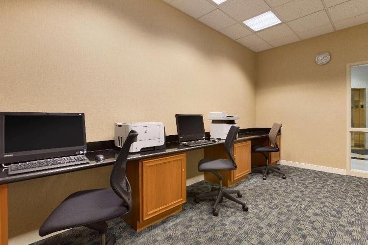 Embassy Suites by Hilton Newark Wilmington South