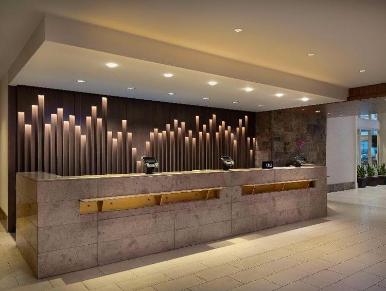 Hilton Indianapolis Hotel & Suites