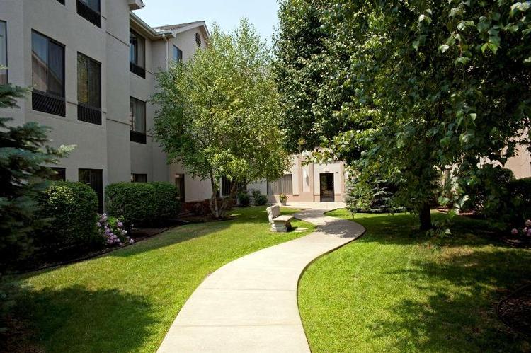 Larkspur Landing Hotel South Bend