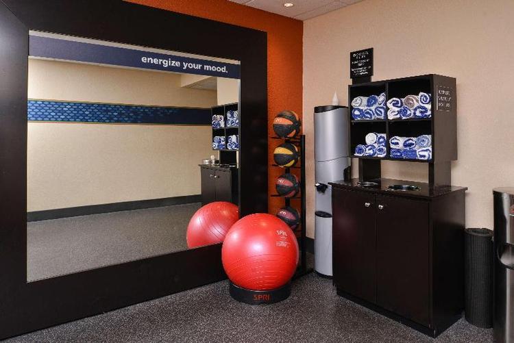 Hampton Inn & Suites Newport News (Oyster Point)