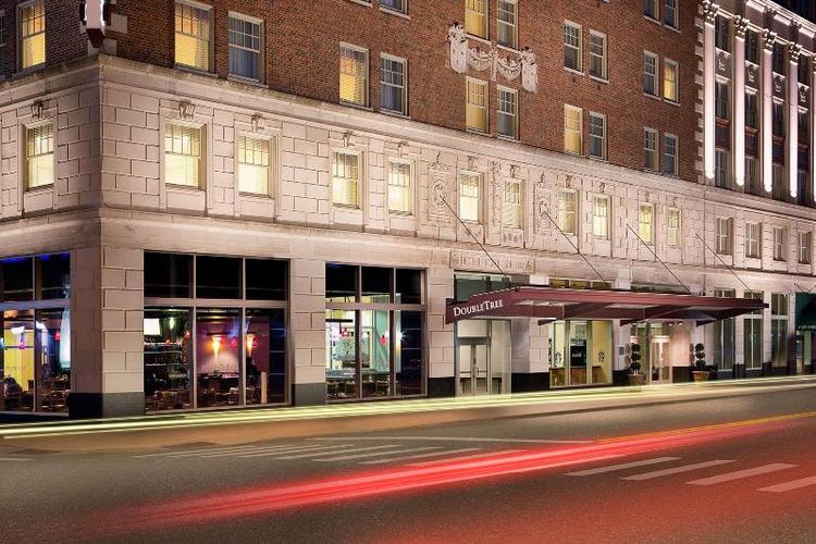 DoubleTree Suites by Hilton Hotel Detroit Downtown