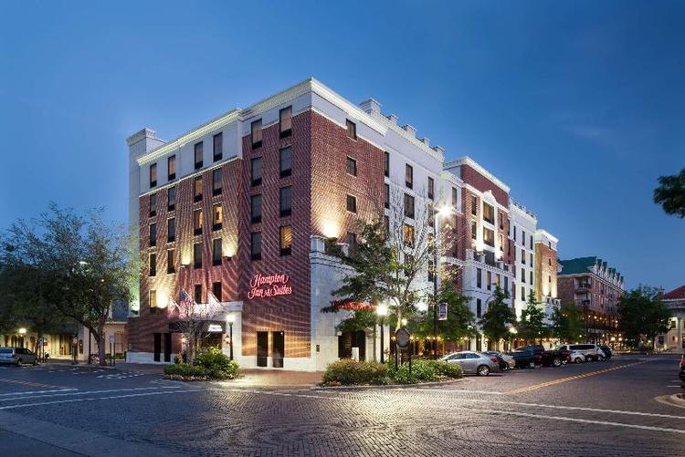 Hampton Inn & Suites Gainesville-Downtown 