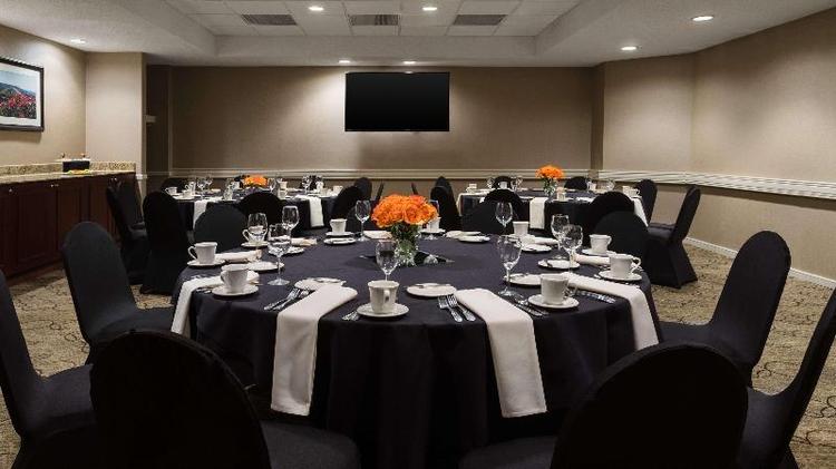 DoubleTree Suites by Hilton Cincinnati - Blue Ash