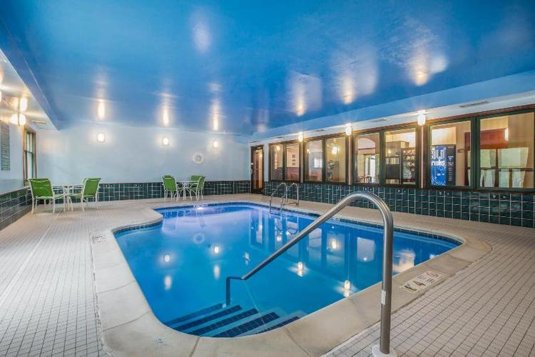 Econo Lodge Glens Falls / Lake George