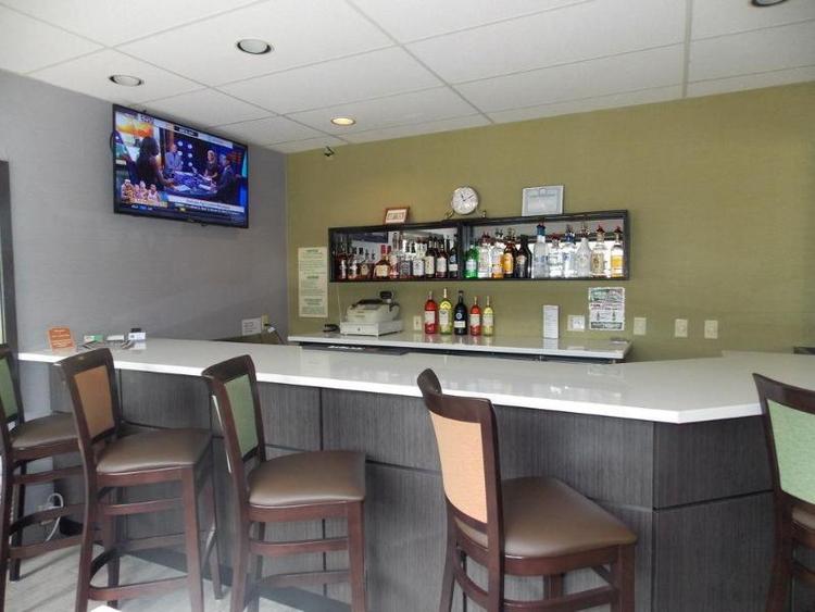 Clarion Pointe Jamestown