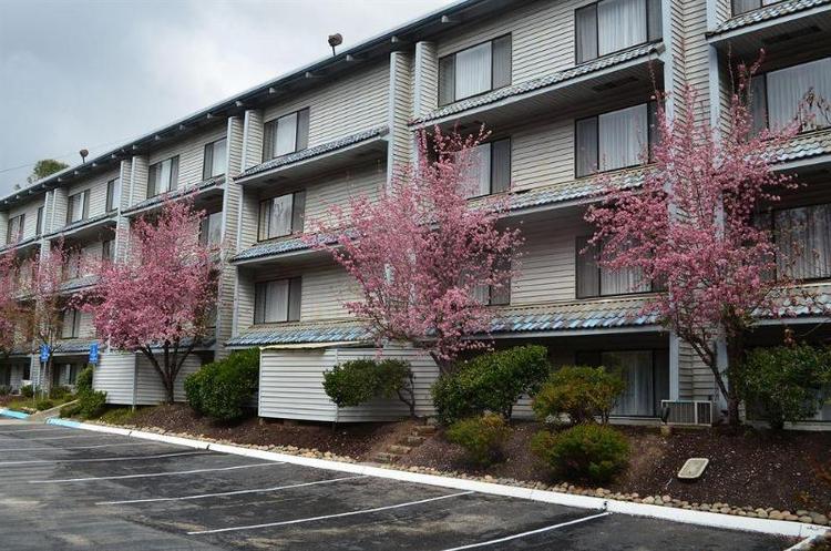 Yosemite Southgate Hotel & Suites