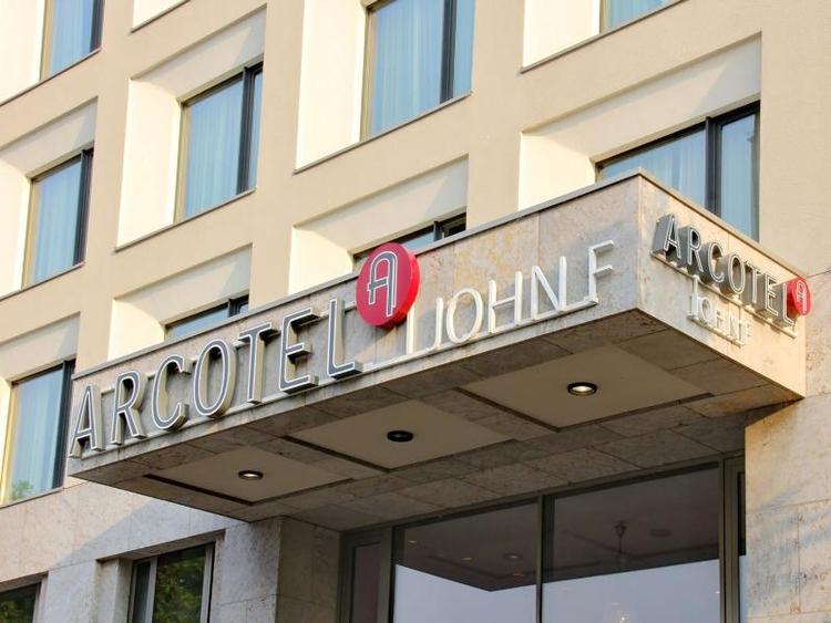 Arcotel John F