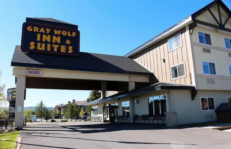 Gray Wolf Inn & Suites