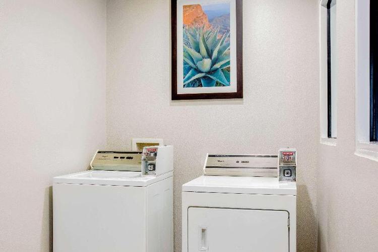 La Quinta Inn & Suites Mission at West McAllen