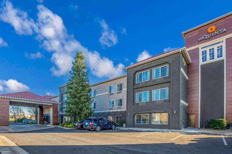 La Quinta Inn & Suites by Wyndham Bakersfield Nort