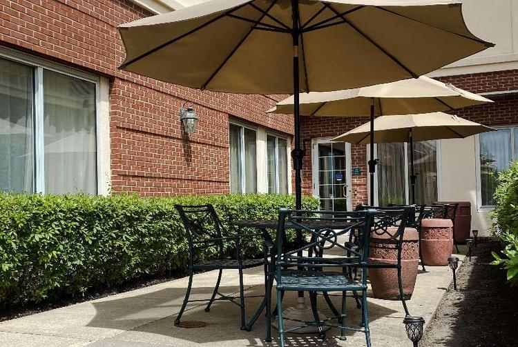 La Quinta Inn & Suites Islip
