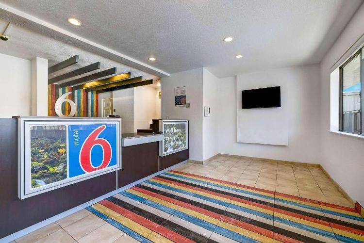 Motel 6 North Kirkland