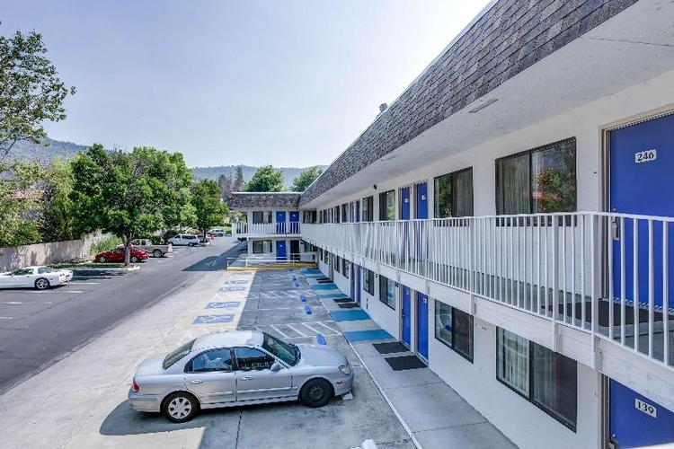 Motel 6 Grants Pass
