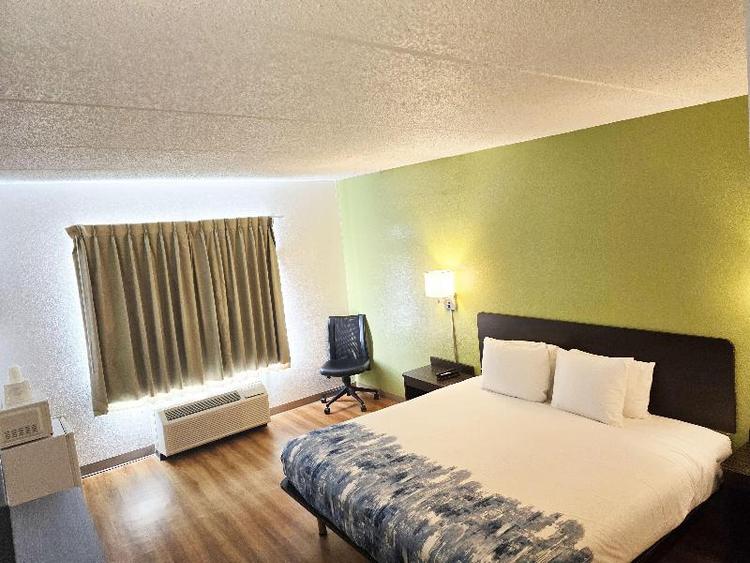 Motel 6 Cleveland - Willoughby