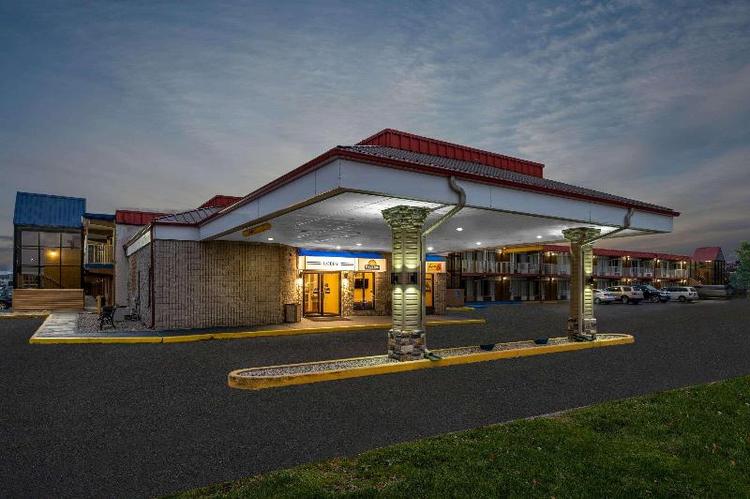 Super 8 by Wyndham Perrysburg