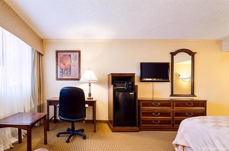 Clarion Inn Garden City Area