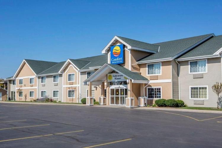Comfort Inn & Suites Jackson - West Bend