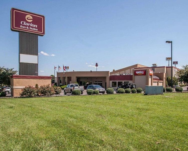 Clarion Inn & Suites Airport Murfreesboro