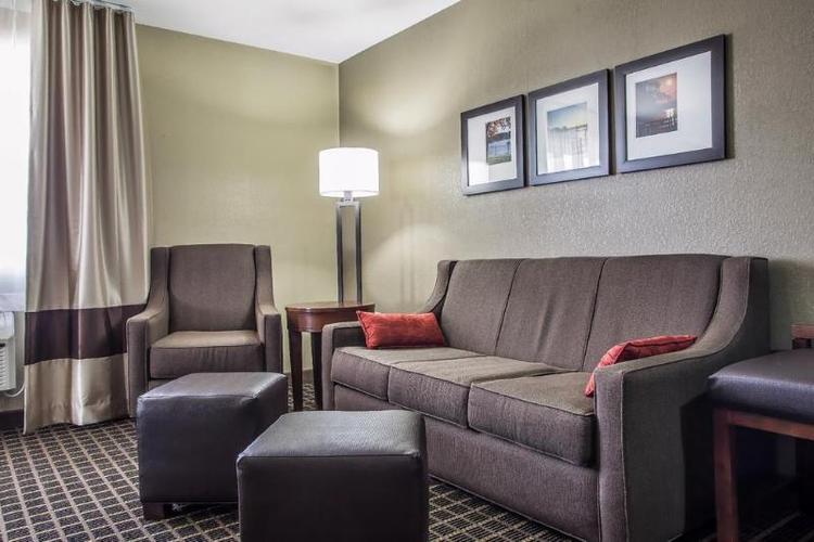 Comfort Suites Delavan - Lake Geneva Area
